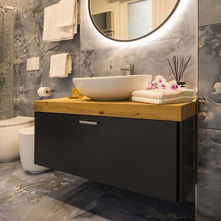 Panvinio 25 Apartment - Royal Welcome เวโรนา ภายนอก รูปภาพ