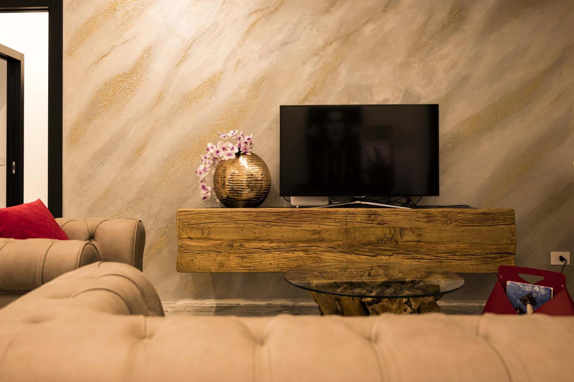 Panvinio 25 Apartment - Royal Welcome เวโรนา ภายนอก รูปภาพ
